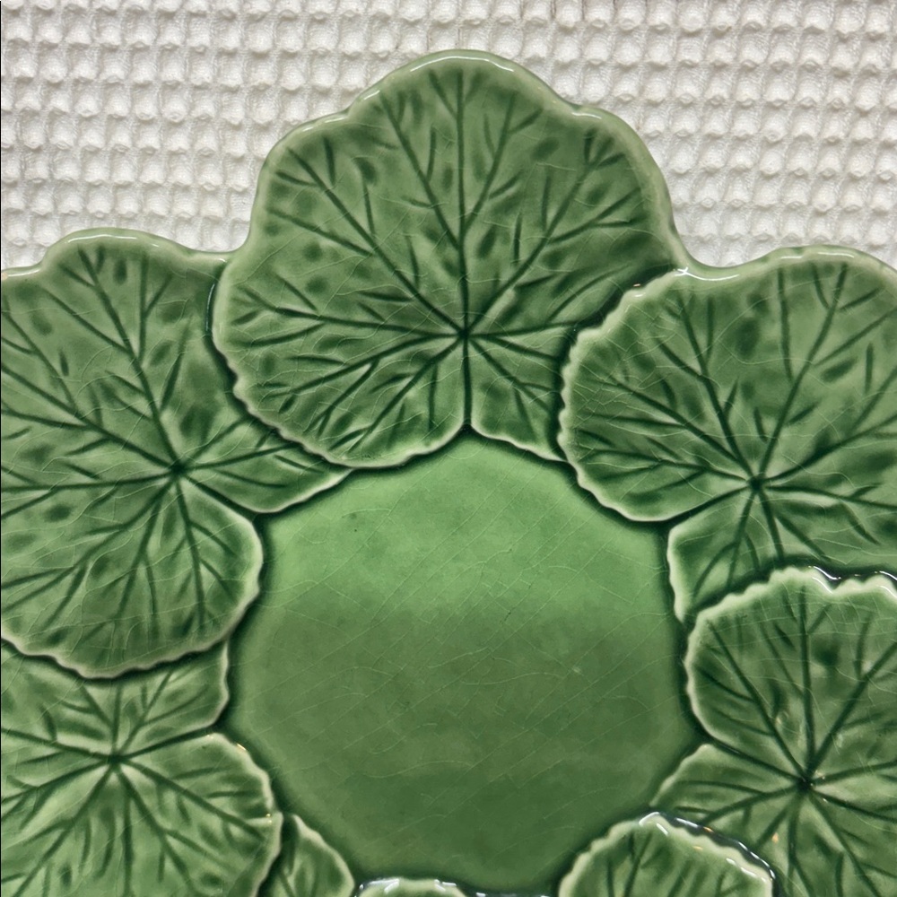 Bordallo Pinheiro Geranium charger plate - Picture 2 of 7